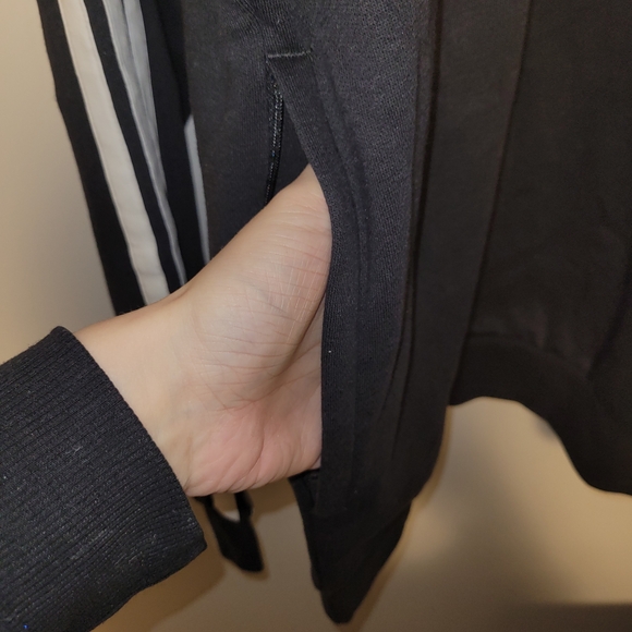 Adidas Black and White Pullover | Zip Pockets | Iconic 3 Strips on Sleeves | SM - Picture 7 of 8